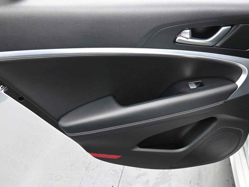 Used 2022 Genesis G70 2.0T image 11