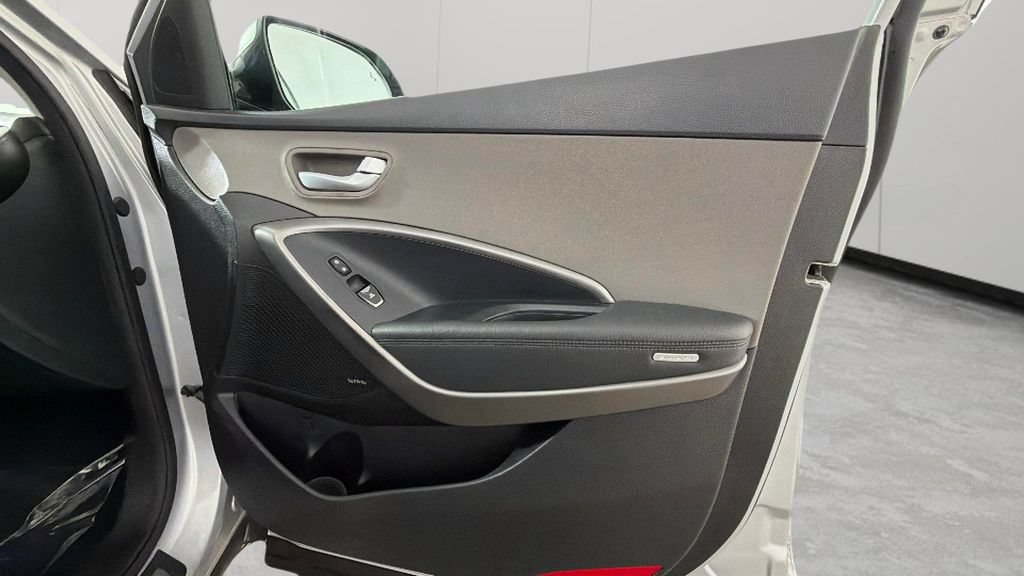 Used 2017 Hyundai Santa Fe Limited FWD image 33