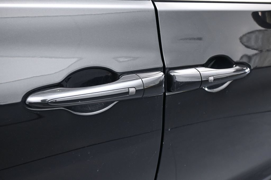 Used 2023 Chrysler Pacifica Touring-L FWD image 36