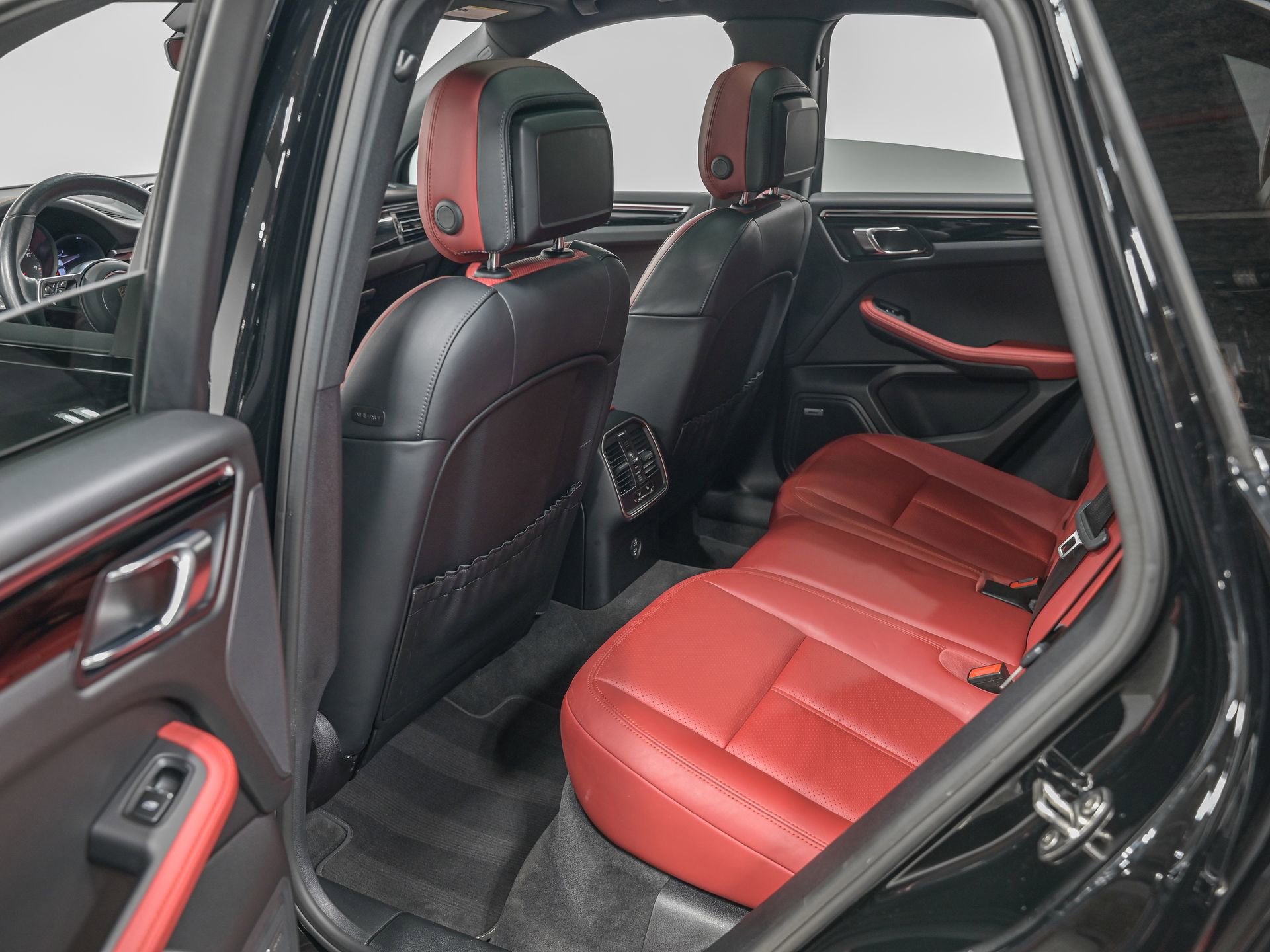 Used 2020 Porsche Macan S image 27