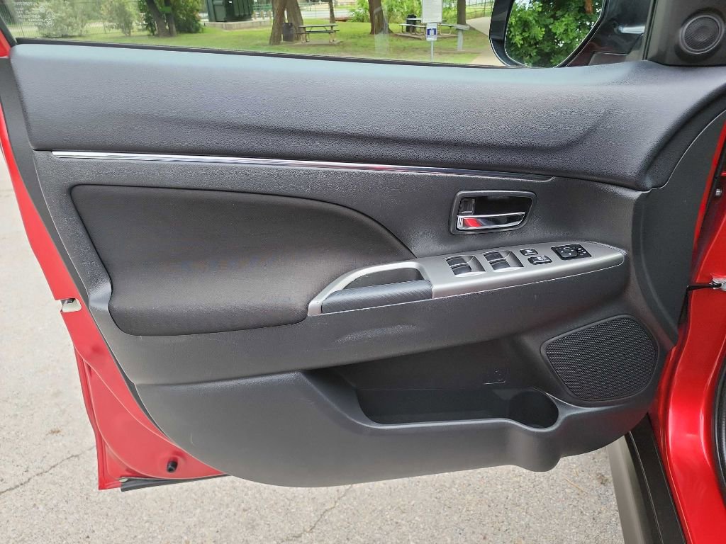 Used 2018 Mitsubishi Outlander Sport LE FWD image 13