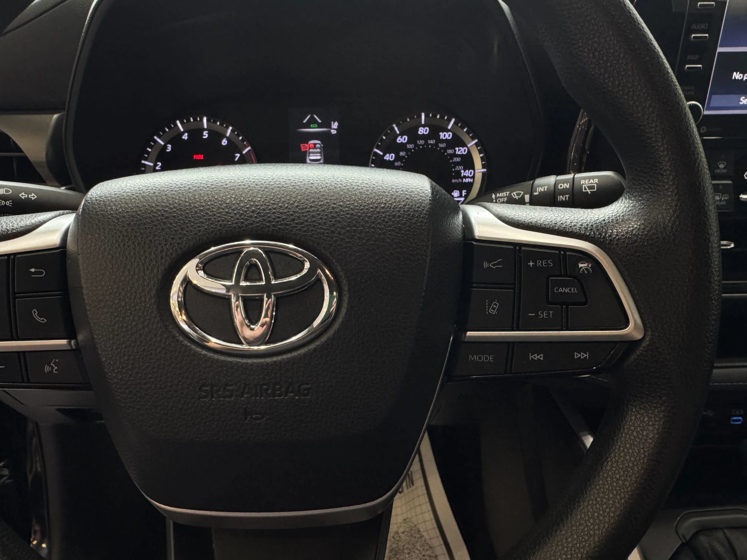 Used 2022 Toyota Highlander L AWD/4WD image 16