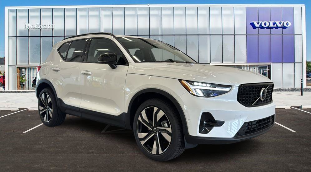 New 2026 Volvo XC40 B5 Plus w/ Protection Package Premier