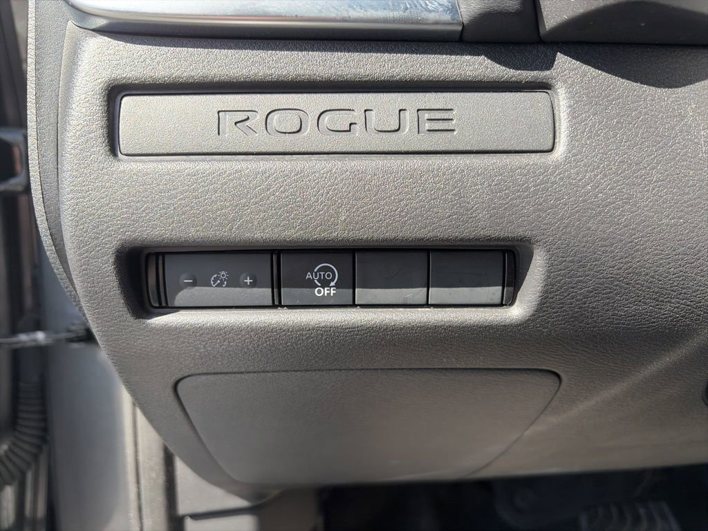 Used 2024 Nissan Rogue S image 15