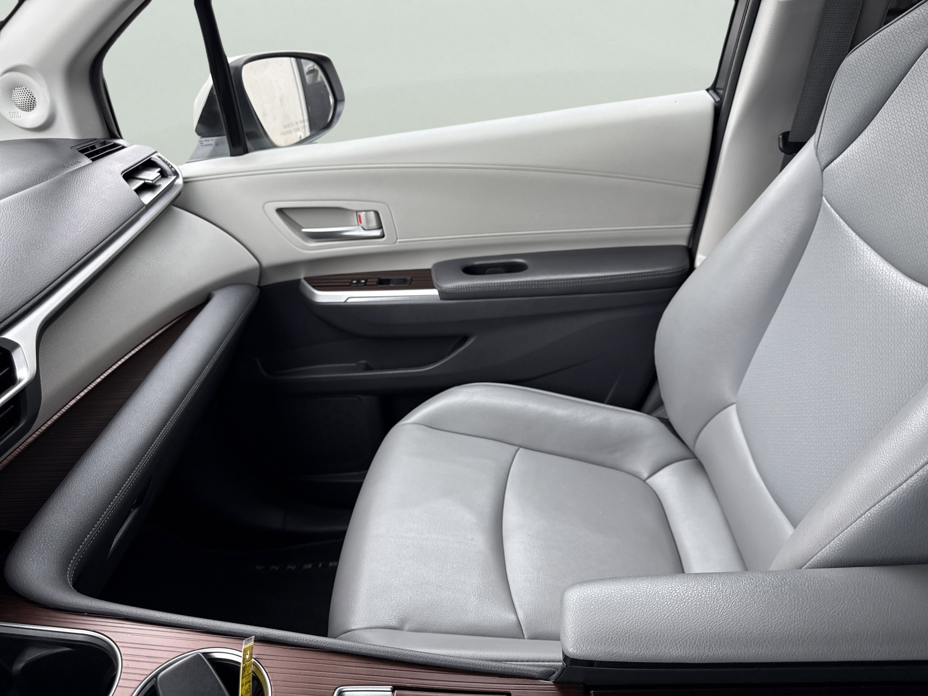 Used 2021 Toyota Sienna XLE w/ XLE Plus Package image 24