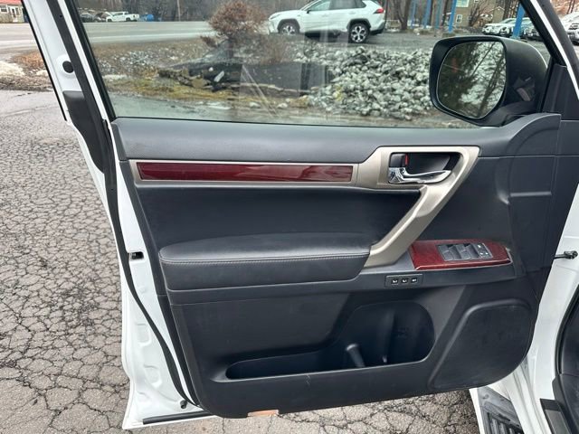 Used 2016 Lexus GX 460 Luxury w/ Preferred Accessory Package image 29