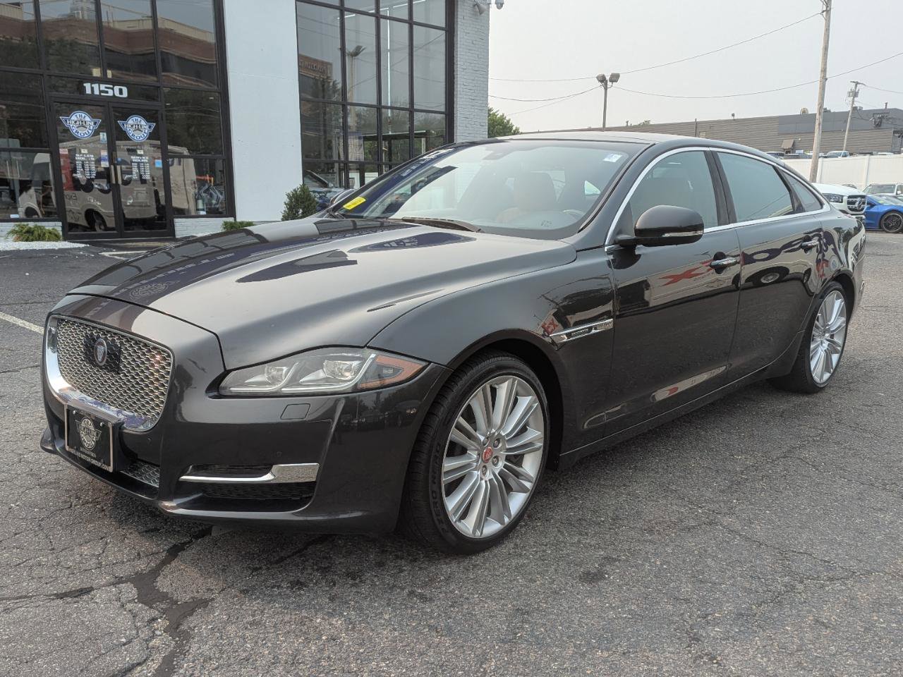 Used 2017 Jaguar XJ L Supercharged image 2