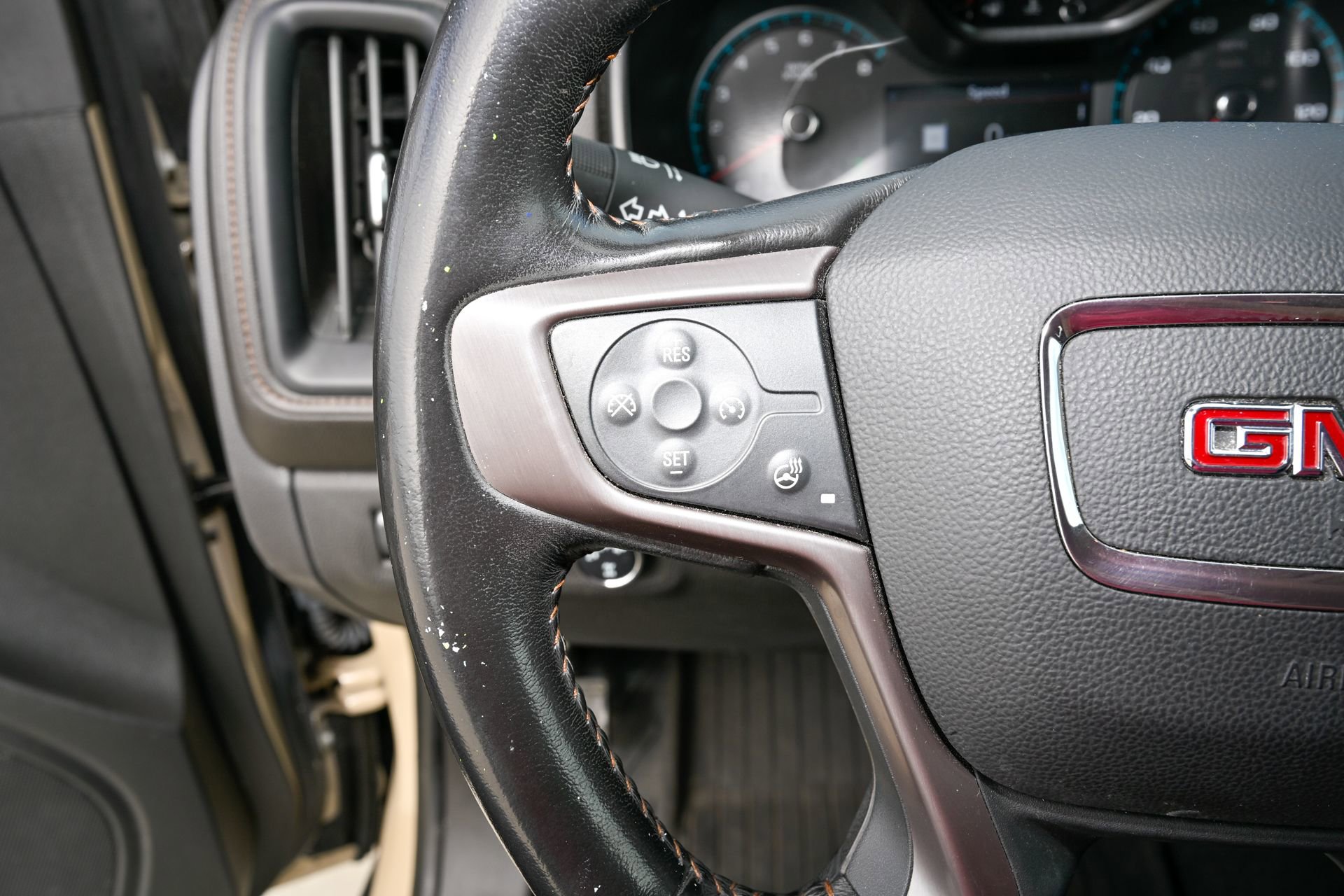 Used 2022 GMC Canyon AT4 image 26