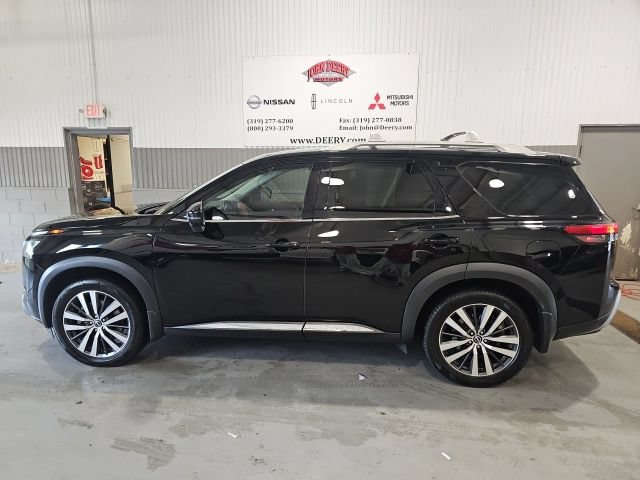Certified 2022 Nissan Pathfinder Platinum w/ Cargo Package AWD/4WD image 6
