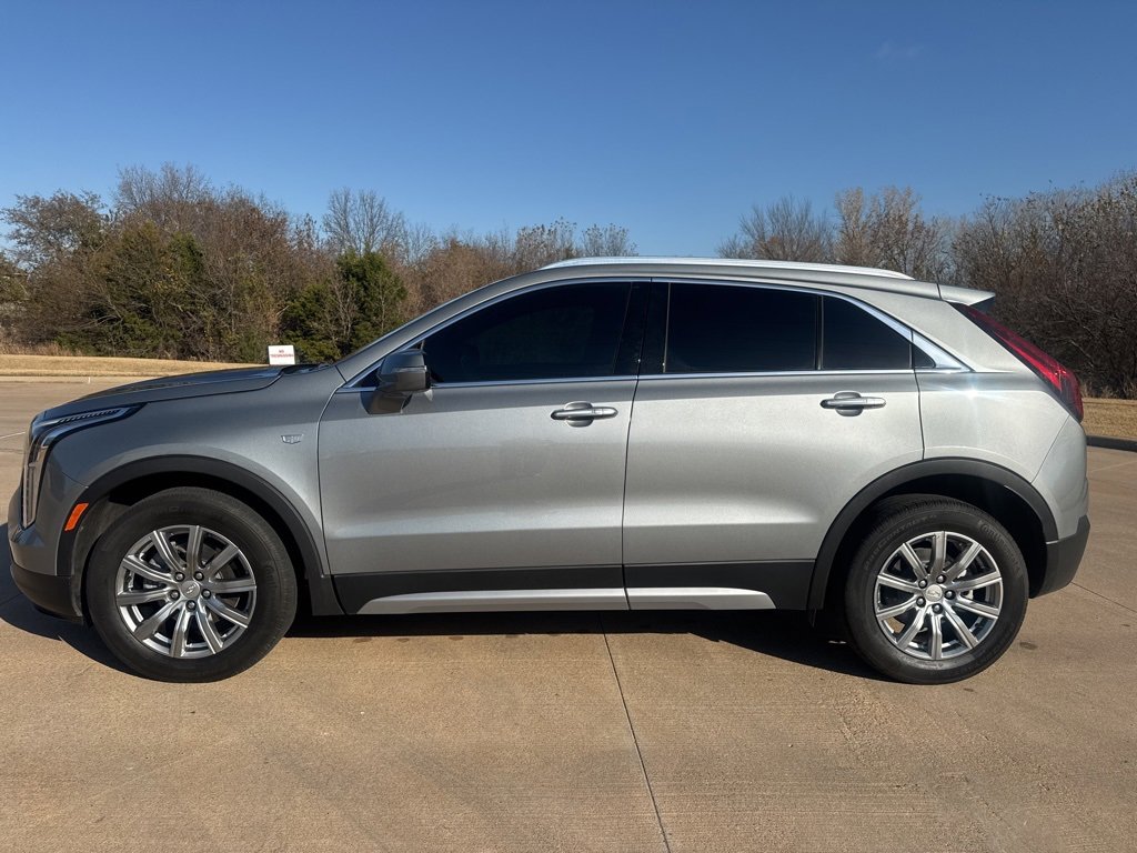 Used 2023 Cadillac XT4 Premium Luxury image 2