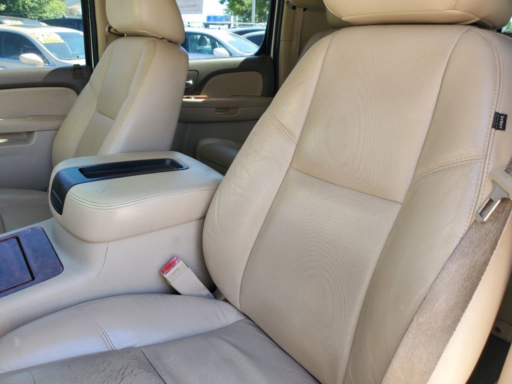 Used 2012 Chevrolet Suburban LTZ RWD image 18