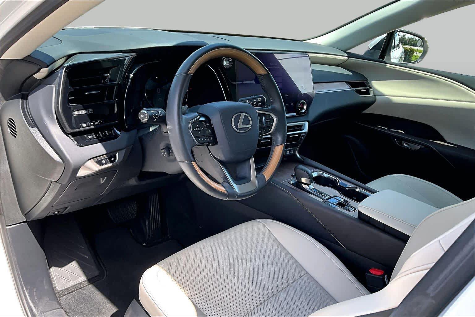 Used 2024 Lexus RX 350 Premium w/ Accessory Package (Z1) FWD image 18