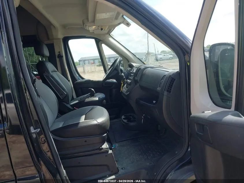 Used 2016 RAM ProMaster 2500 w/ Premium Appearance Group FWD image 4