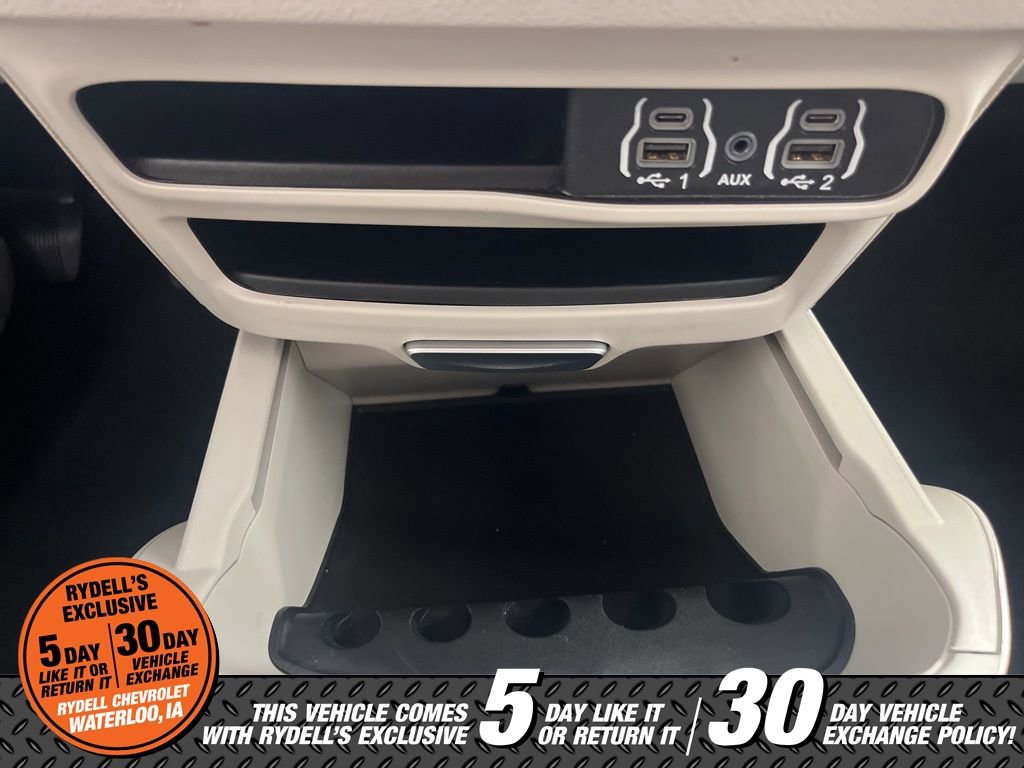 Used 2024 Chrysler Pacifica Touring-L FWD image 38