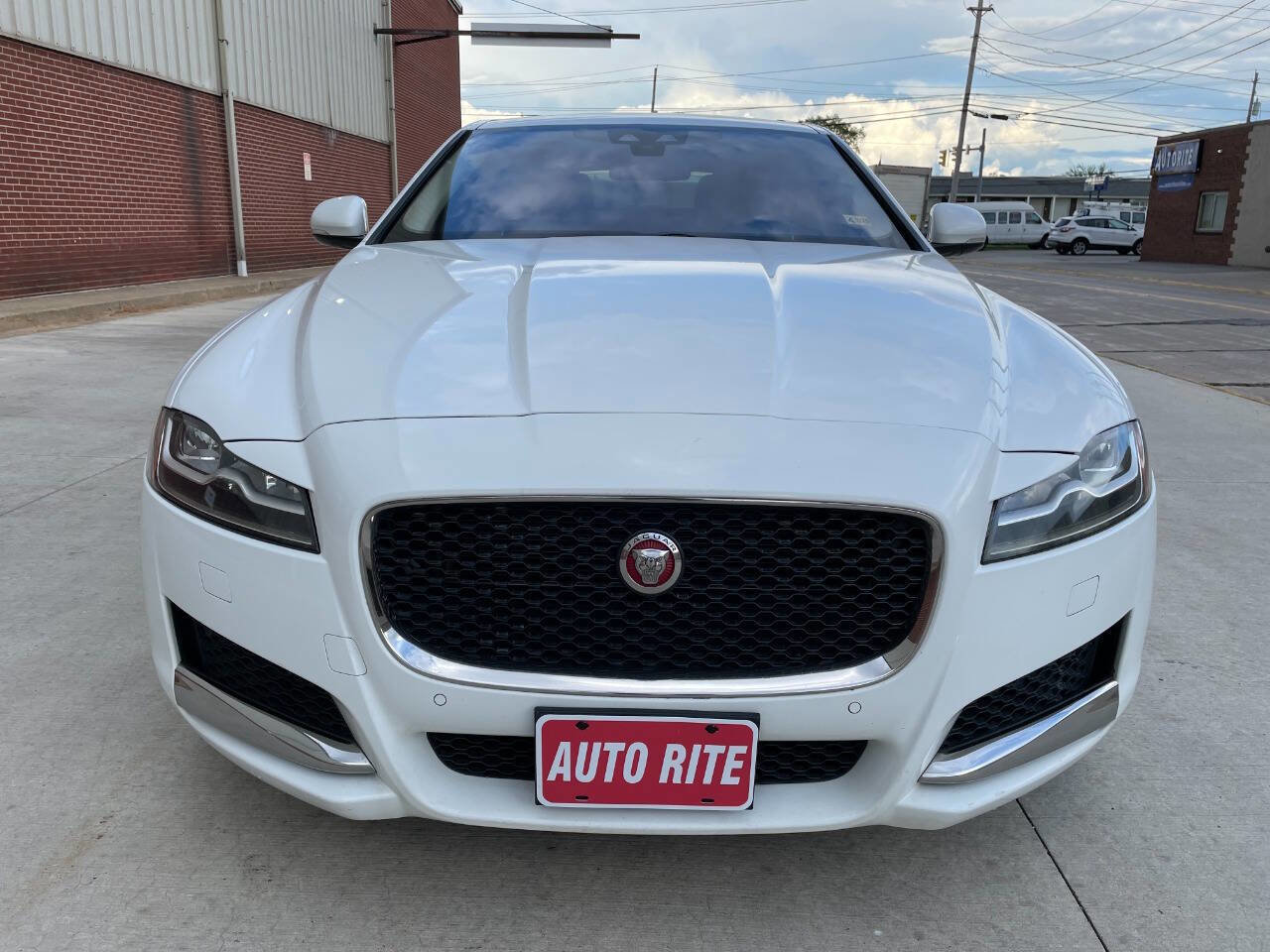 Used 2016 Jaguar XF Prestige image 2