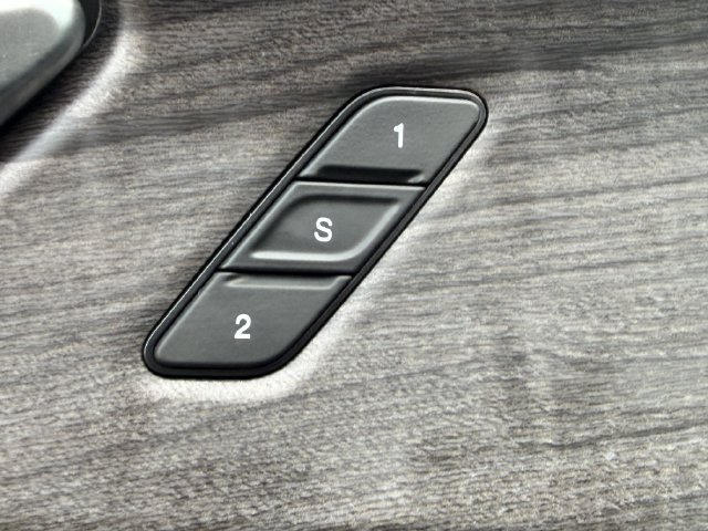 Used 2024 Jeep Grand Cherokee Limited w/ Black Appearance Package AWD/4WD image 11
