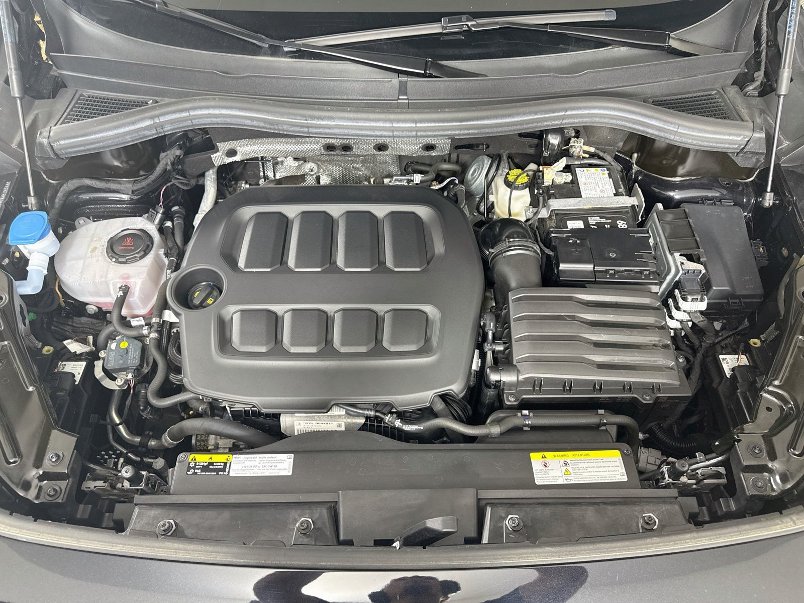 Certified 2025 Volkswagen Tiguan SE R-Line AWD/4WD image 28