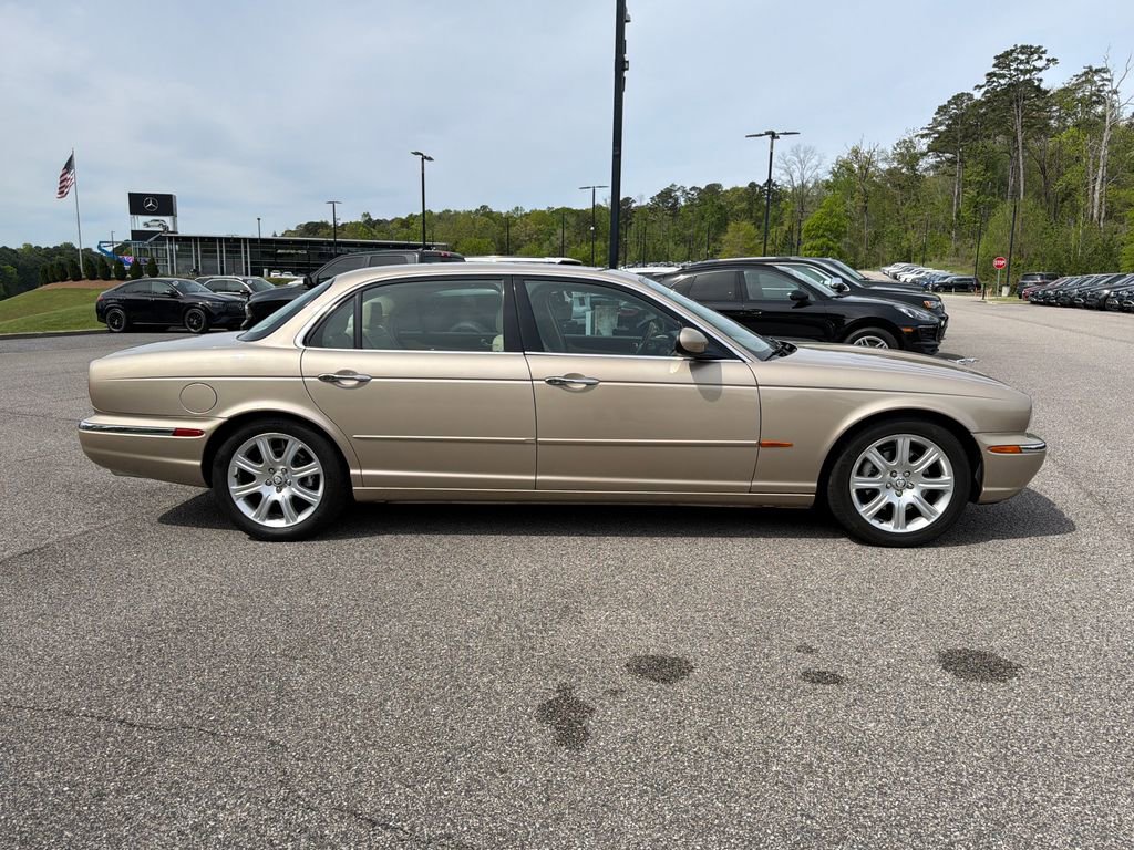 Used 2005 Jaguar XJ8 image 18