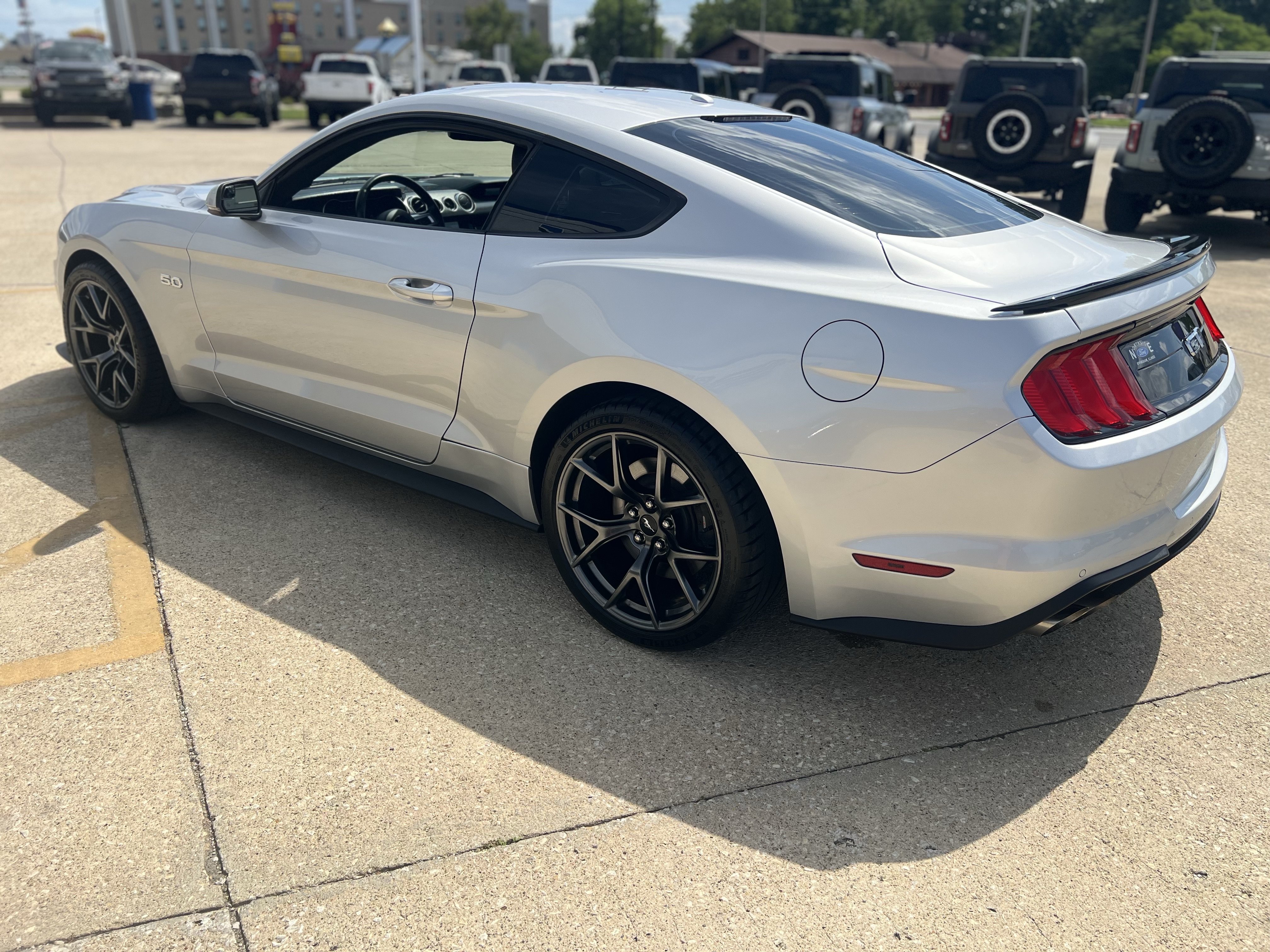Used 2018 Ford Mustang GT Premium w/ Performance Package - Level 2 RWD image 7