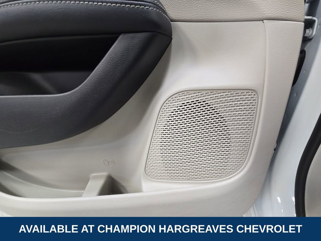 Used 2024 Chrysler Pacifica Touring-L FWD image 32