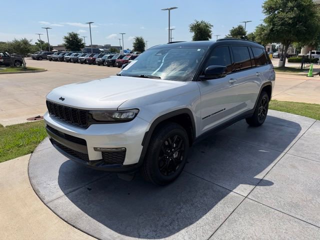 Used 2023 Jeep Grand Cherokee L Limited AWD/4WD image 3