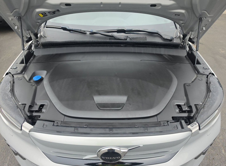 Used 2023 Volvo C40 P8 Recharge Ultimate w/ Protection Package Premier AWD/4WD image 4