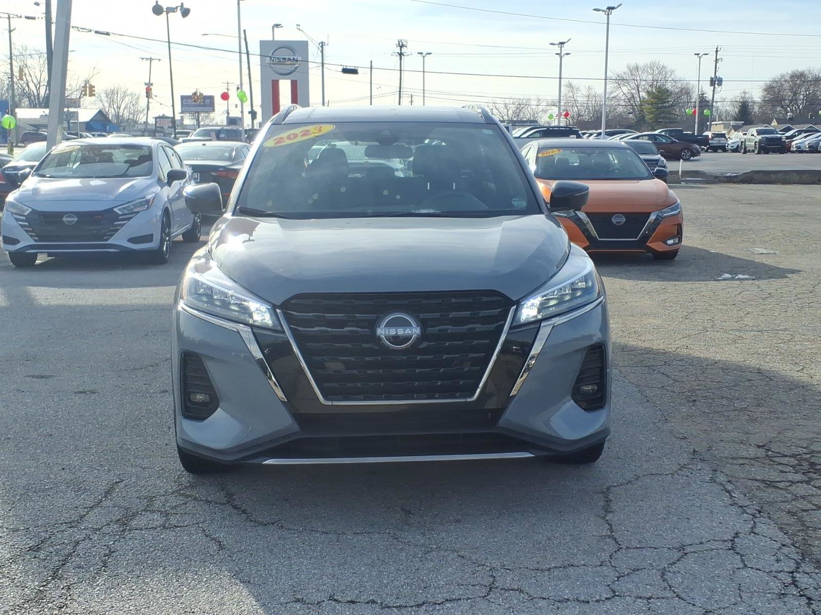 Used 2023 Nissan Kicks SR image 2