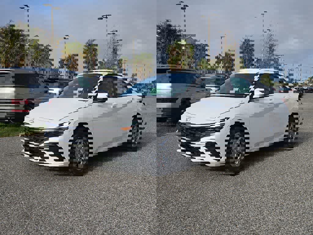 New 2026 Hyundai Elantra SE image 2
