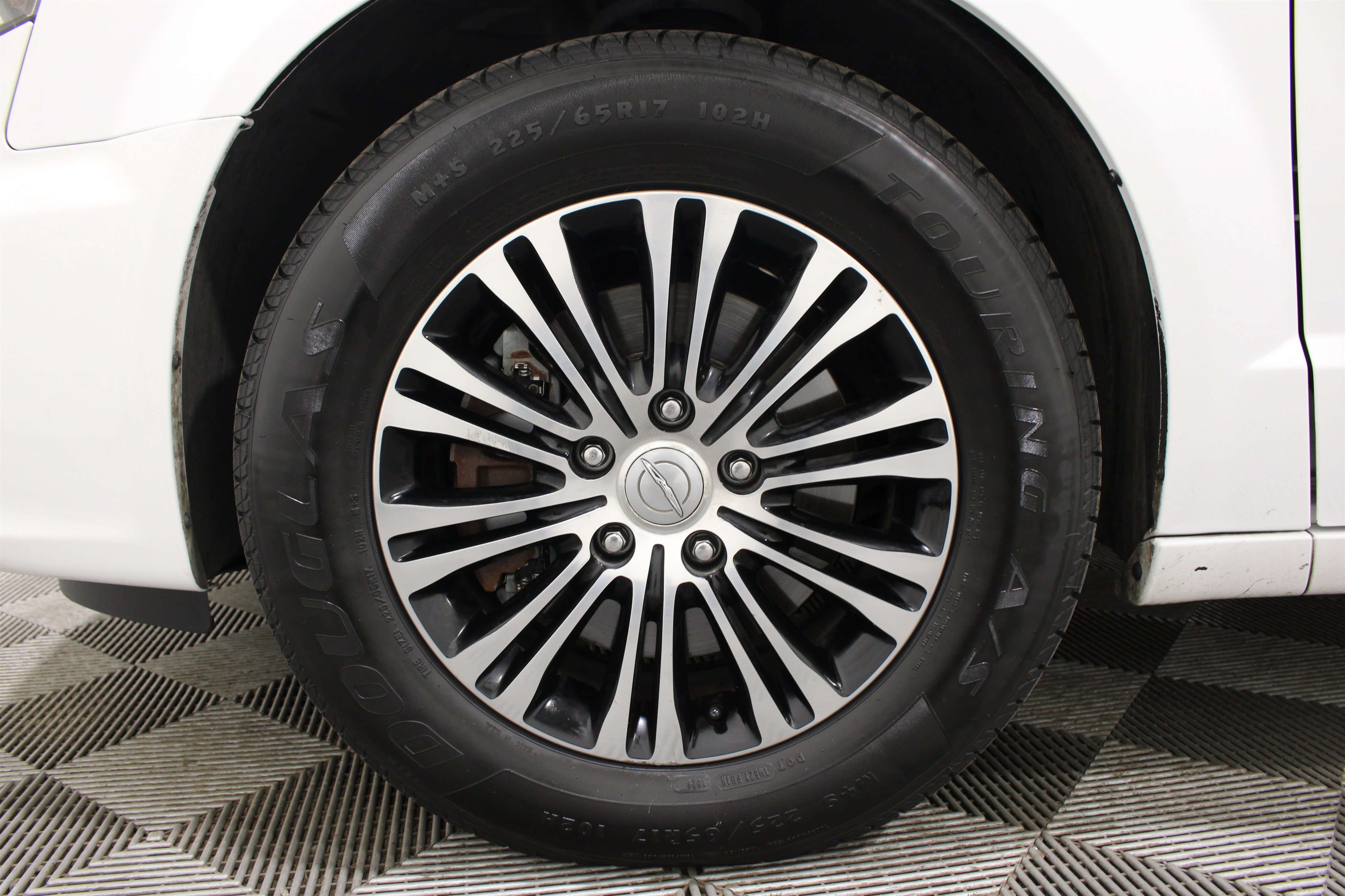 Used 2014 Chrysler Town & Country S FWD image 34