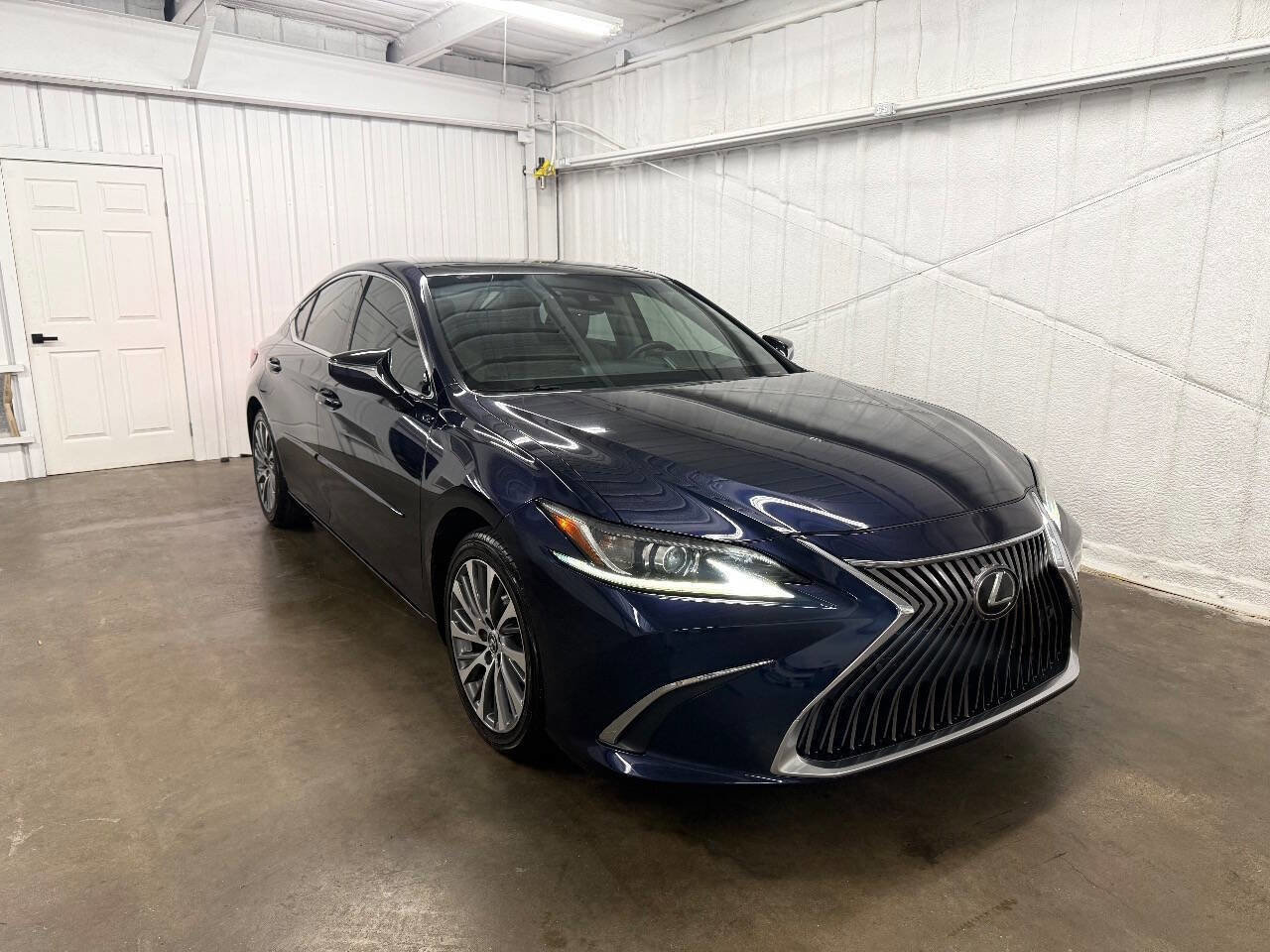Used 2019 Lexus ES 350 image 2