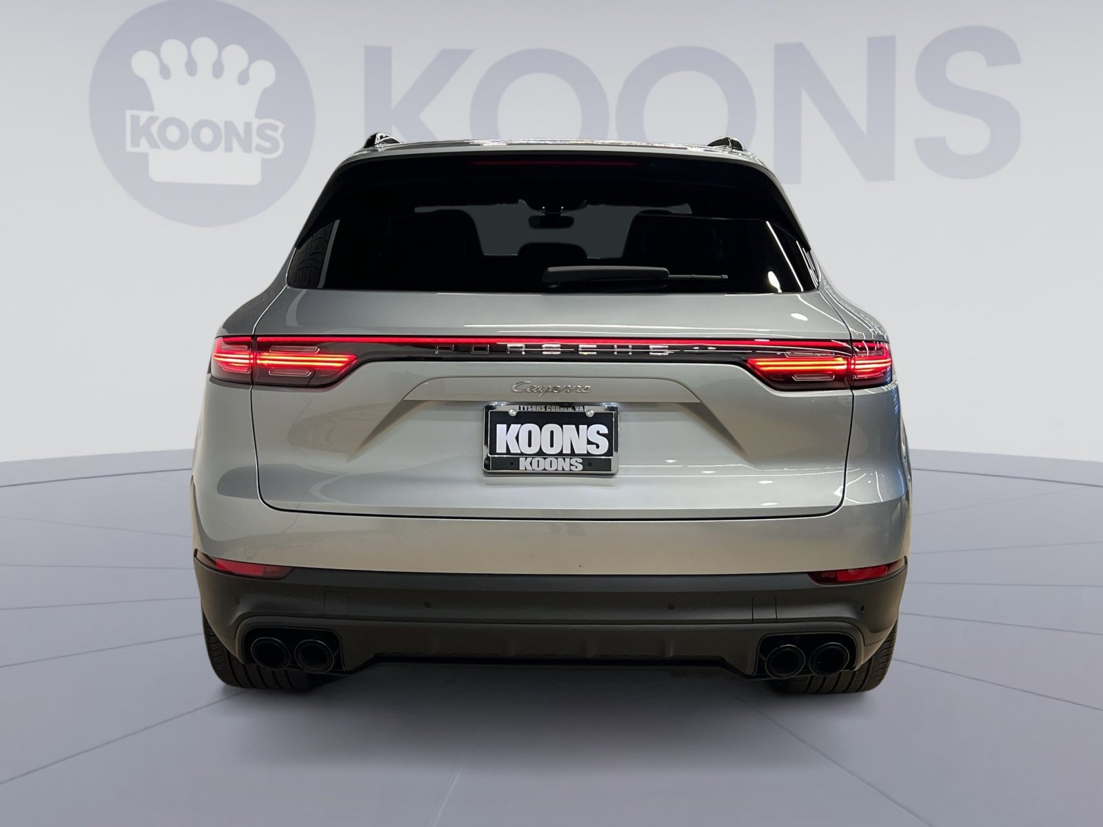 Used 2023 Porsche Cayenne Platinum Edition image 4