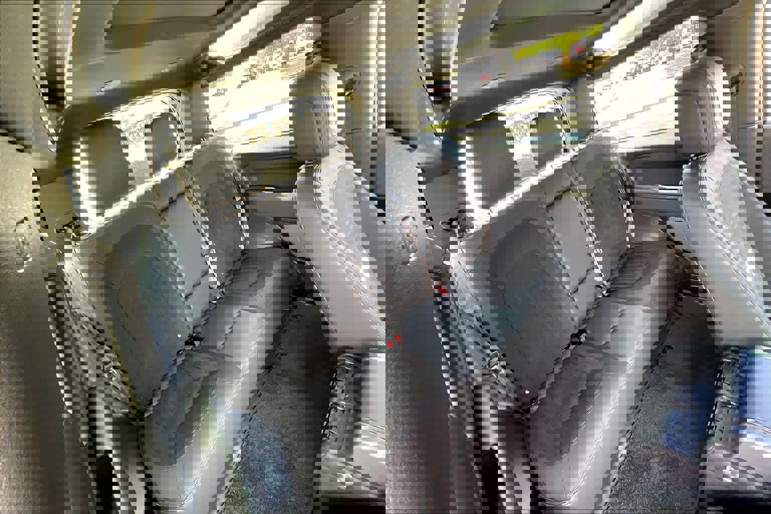 Used 2023 Land Rover Defender 90 V8 image 18