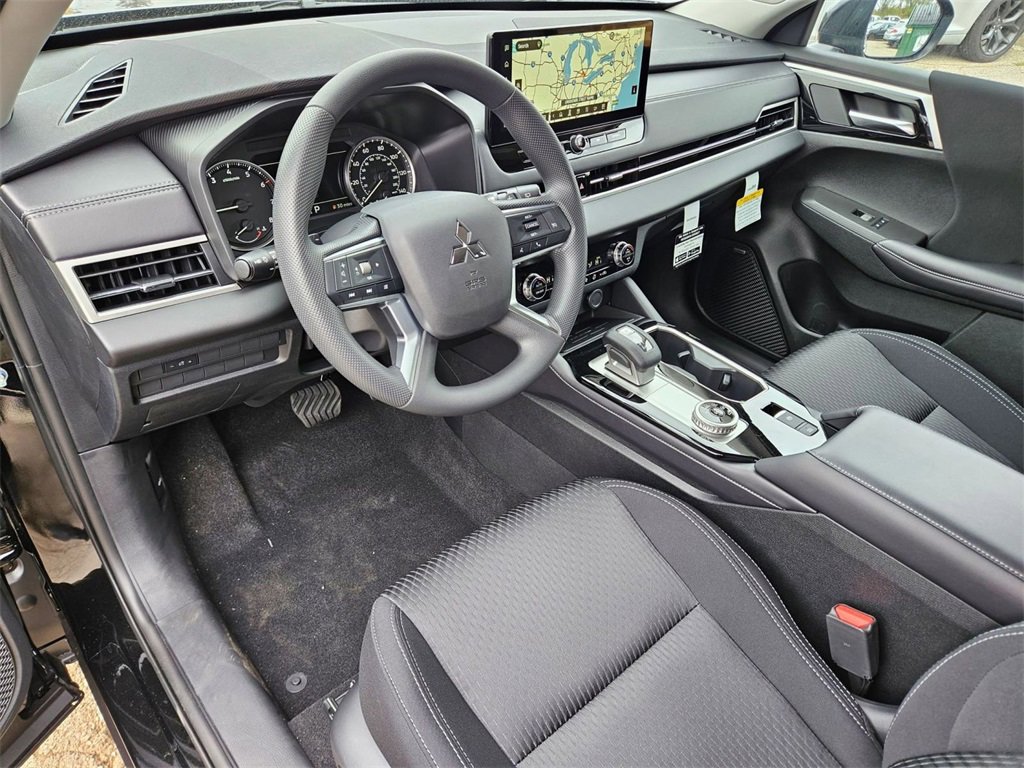 New 2025 Mitsubishi Outlander ES image 11