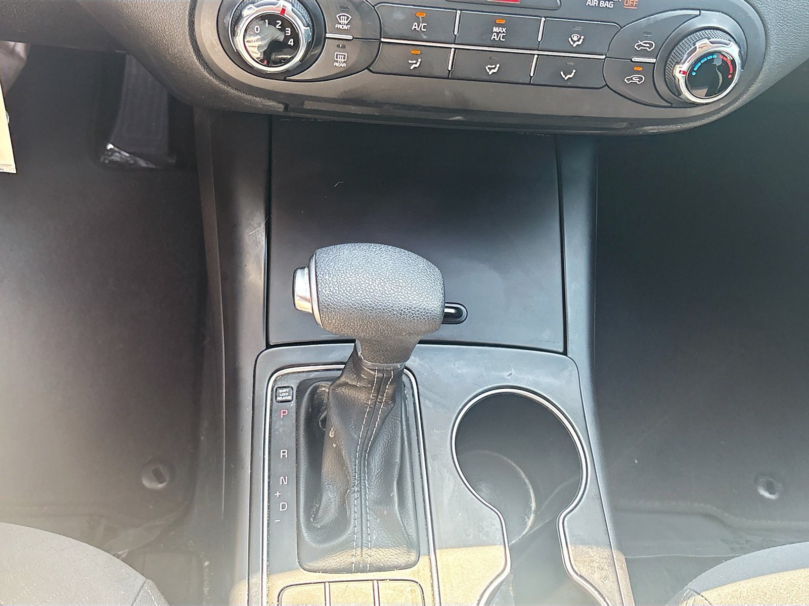Used 2019 Kia Sorento FWD image 16