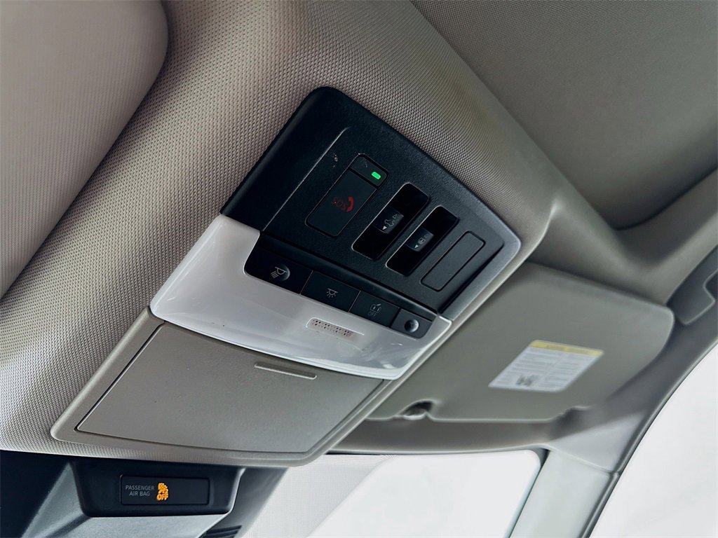 Used 2023 Nissan Rogue SV w/ SV Premium Package image 32