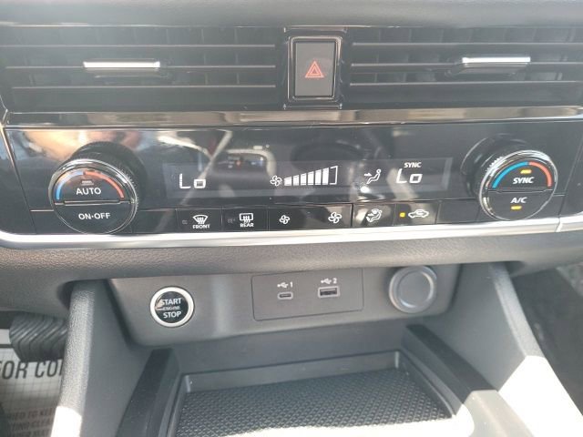Used 2021 Nissan Rogue SV AWD/4WD image 18