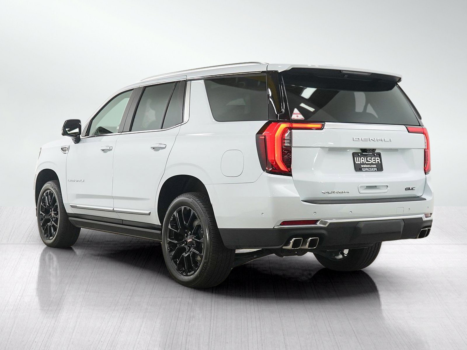 Used 2026 GMC Yukon Denali w/ Denali Reserve Package AWD/4WD image 3