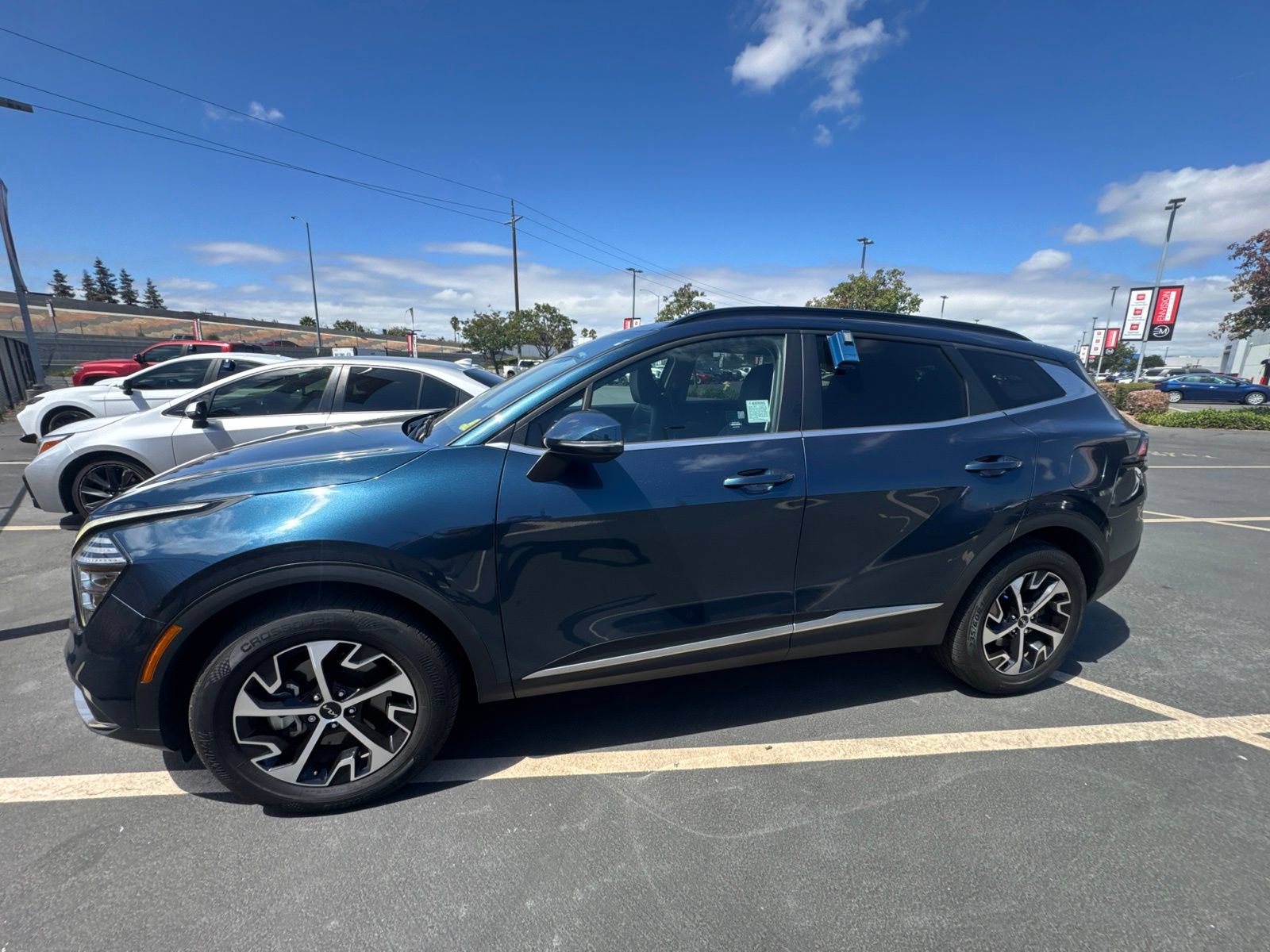 Used 2025 Kia Sportage EX w/ EX Premium Package AWD/4WD image 4