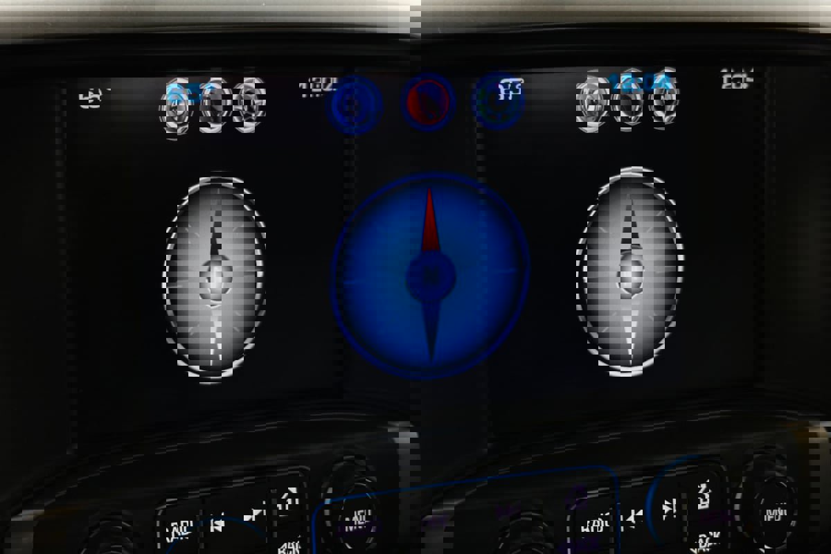 Used 2016 Chevrolet Silverado 2500 LT w/ LT Convenience Package image 8