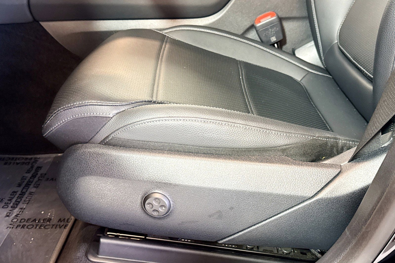 Used 2024 Mercedes-Benz GLC 300 4MATIC image 18