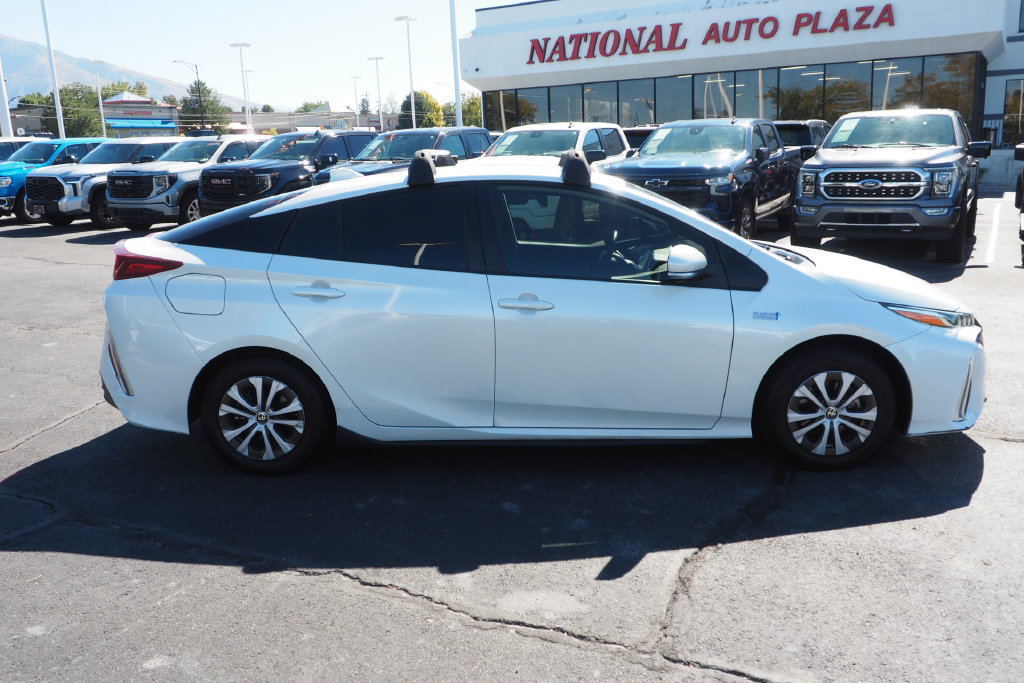 Used 2022 Toyota Prius Prime XLE FWD image 4