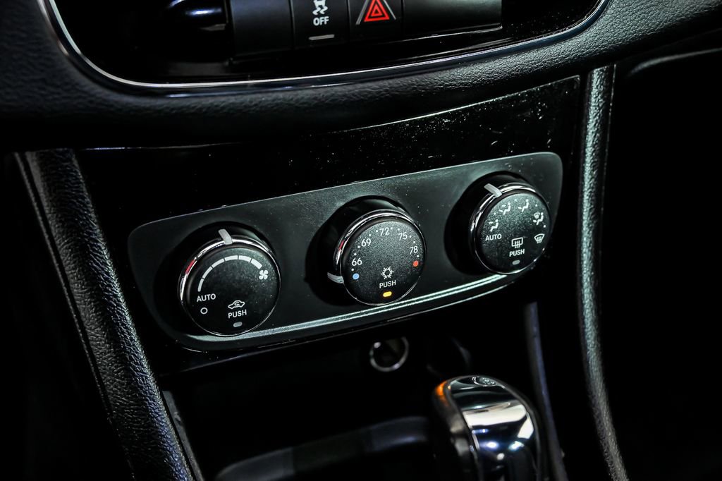 Used 2013 Chrysler 200 Touring FWD image 20