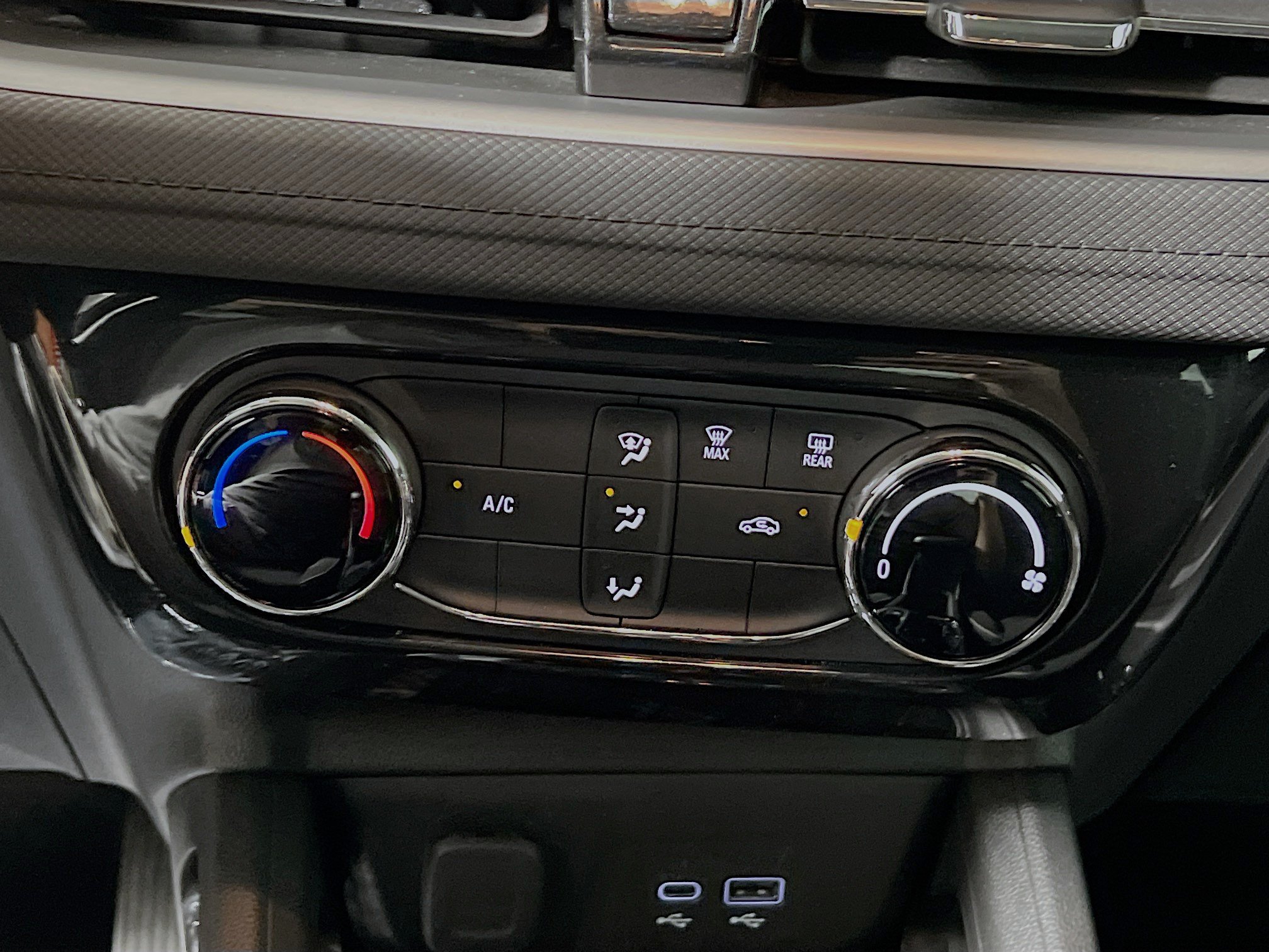 Used 2025 Chevrolet TrailBlazer LT AWD/4WD image 26