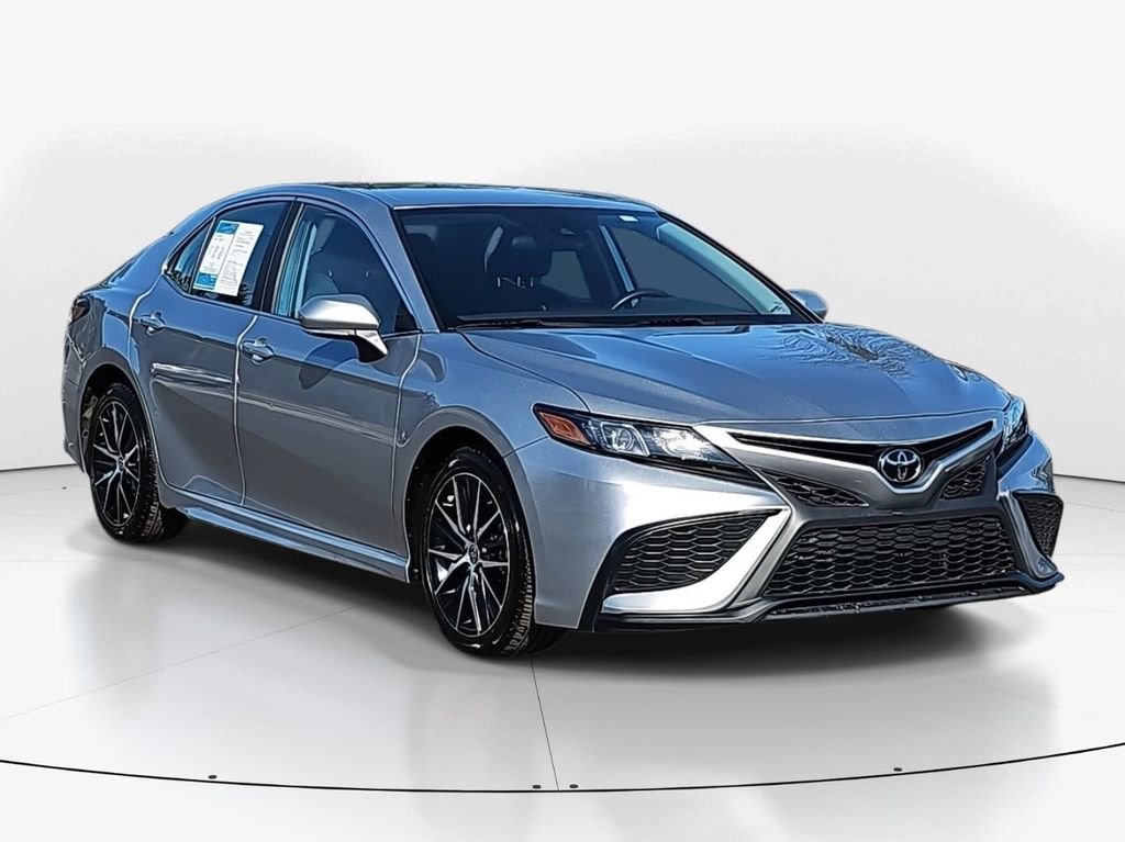 Used 2024 Toyota Camry SE video 2