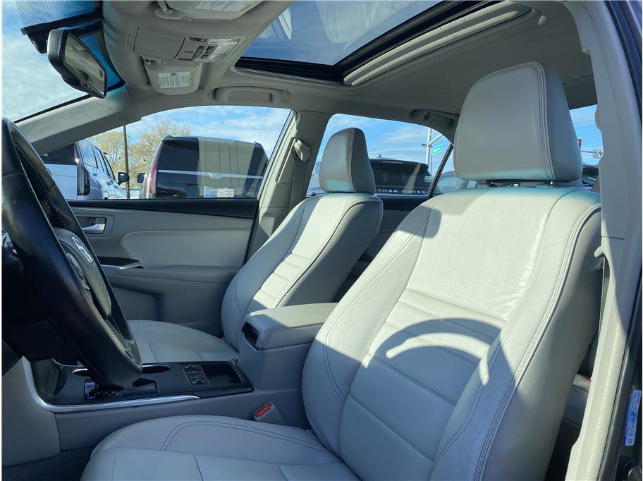 Used 2015 Toyota Camry XLE w/ Moonroof Package image 11