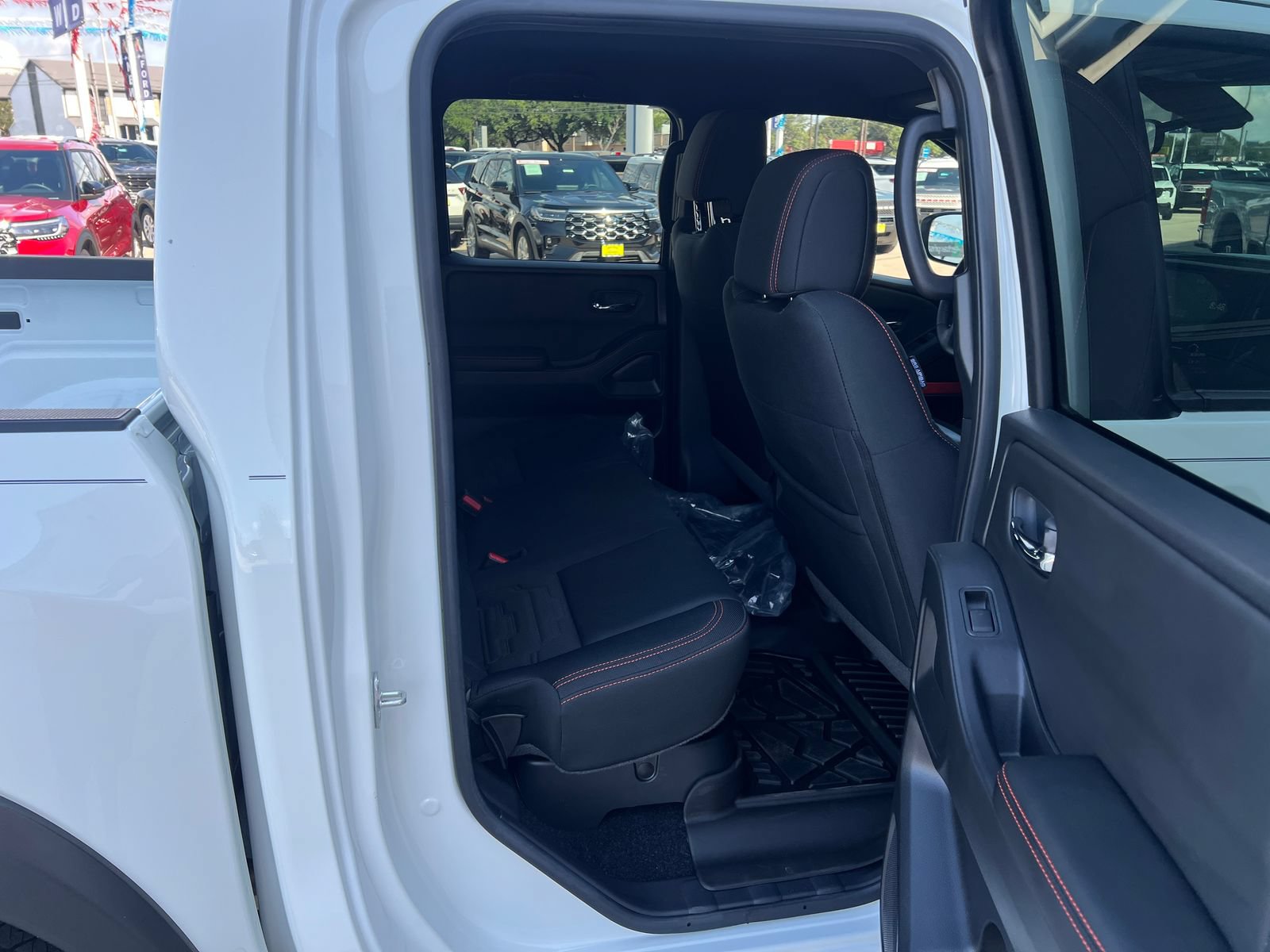 Used 2025 Nissan Frontier PRO-4X AWD/4WD image 14