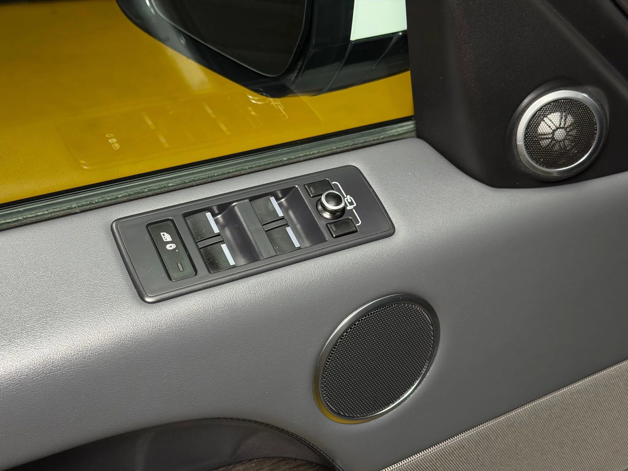 Used 2014 Land Rover Range Rover Sport SE image 21