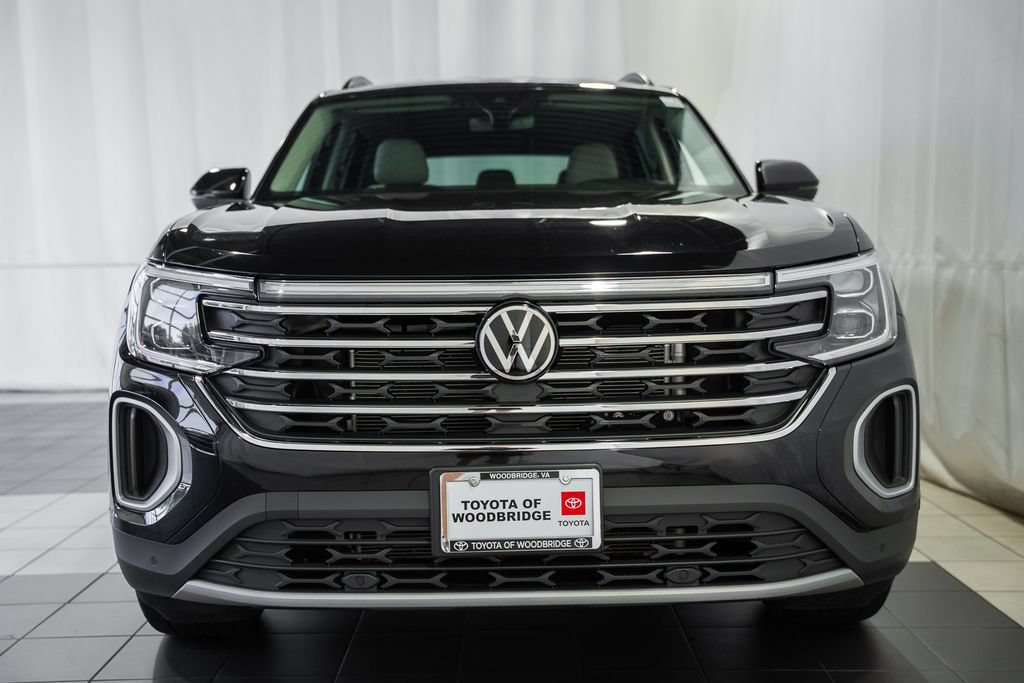 Used 2025 Volkswagen Atlas SE AWD/4WD image 2