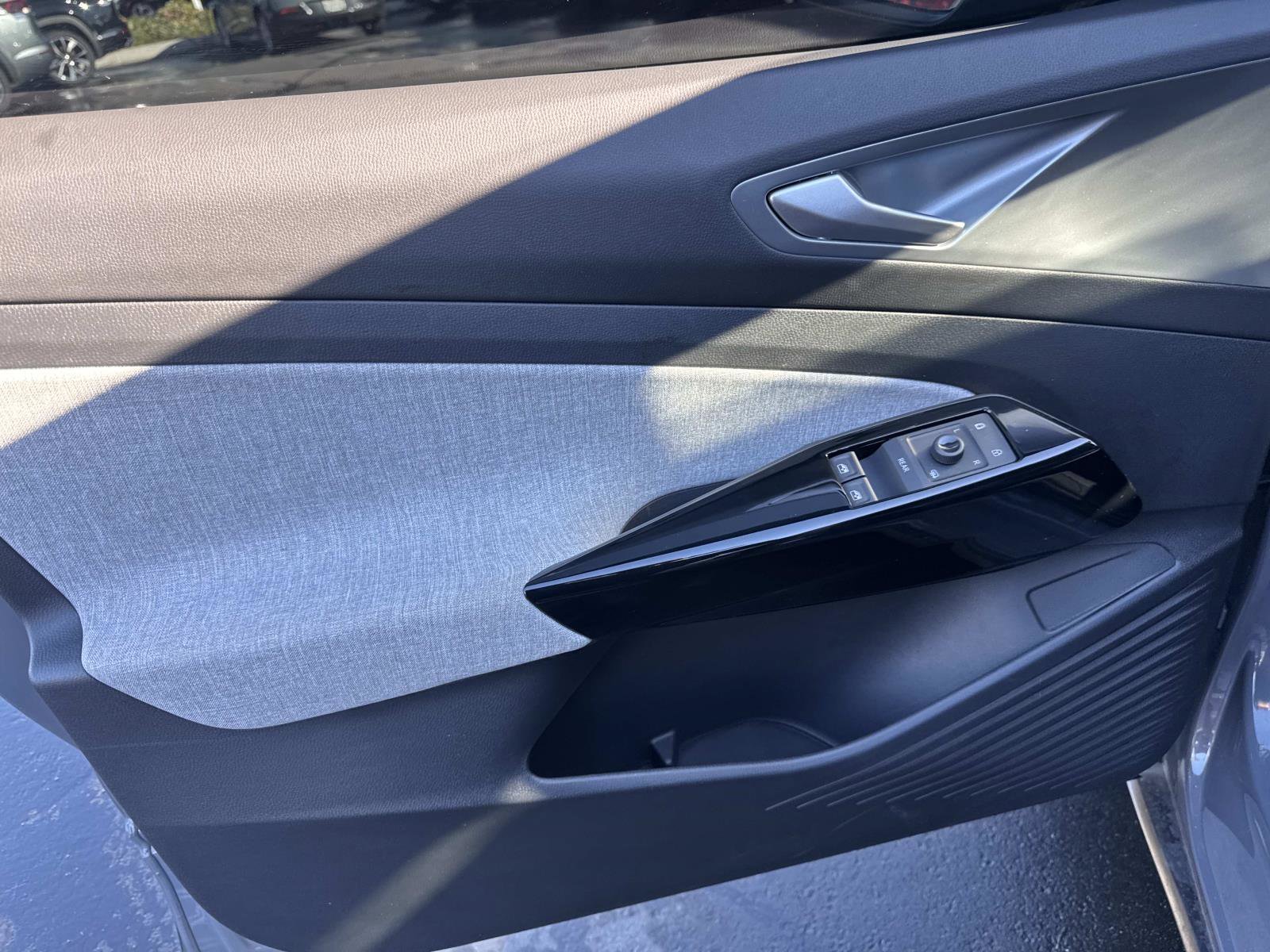 Used 2024 Volkswagen ID.4 Pro image 11