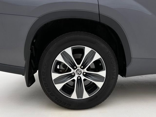 Used 2021 Toyota Highlander XLE image 29